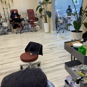 Bellagio Nails & Spa - Tranquil setting! Split manicure & pedicure station. - Nail Technicians Near Me - Woodbridge, Virginia