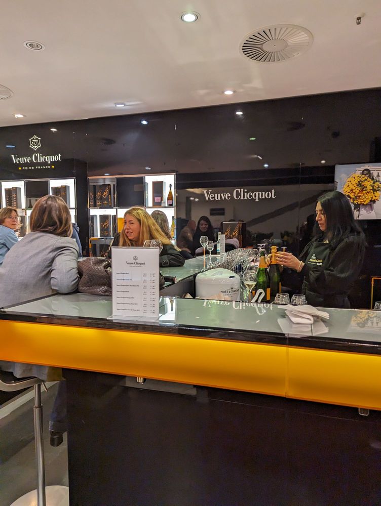 VEUVE CLICQUOT BAR Updated October 2024 15 Reviews Jungfernstieg