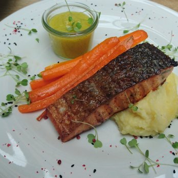 Weranda Lunch & Wine - Grilled salmon, carrots and mashed potato - Cafes Near Me - Poznań, WP Weranda Lunch & Wine - Grilled salmon, carrots and mashed potato - Cafes Near Me - Poznań, WP