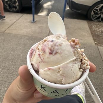Kate's Ice Cream - Marionberry Cobbler - Ice Cream & Frozen Yogurt Near Me - Portland, Oregon