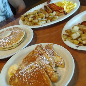 Le Peep - French Toast W Peasant Potatoes, Sausage, Eggs, Bacon. - Breakfast & Brunch Near Me - Edison, New Jersey Le Peep - French Toast W Peasant Potatoes, Sausage, Eggs, Bacon. - Breakfast & Brunch Near Me - Edison, New Jersey