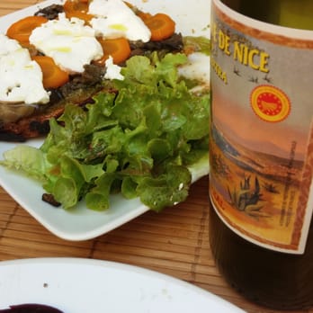 L'Escale - Tartine Estivale :Pistou aubergine fromage de vache frais et La salade aux courgettes, aubergines et betteraves de saison - French Near Me - Valbonne, 06 L'Escale - Tartine Estivale :Pistou aubergine fromage de vache frais et La salade aux courgettes, aubergines et betteraves de saison - French Near Me - Valbonne, 06