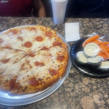 Long Wongs - Pepperoni pizza - Chicken Wings Near Me - Chandler, Arizona Long Wongs - Pepperoni pizza - Chicken Wings Near Me - Chandler, Arizona