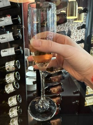 WeRise Wines by null