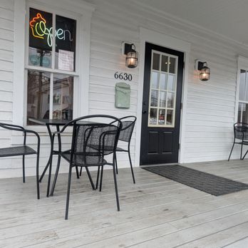 Cupcake Heaven  - Entrance - Desserts Near Me - Haymarket, Virginia
