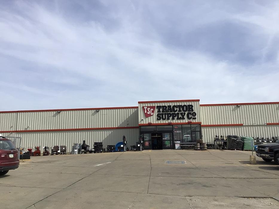 TRACTOR SUPPLY Updated April 2024 4040 University Ave, Waterloo