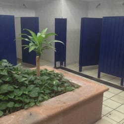 Universidad Autónoma de Guadalajara - Regaderas con agua caliente