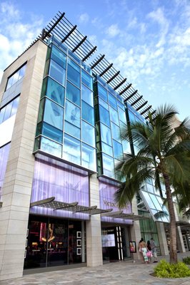 Waikiki Shopping Plaza by null