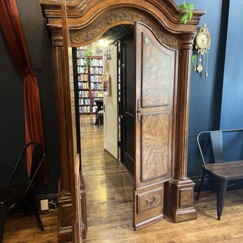 THE HIDDEN CHAPTER BOOKSTORE - Updated February 2026 - 52 Photos & 17