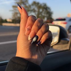 Vip Nails - absolutely loveeee the sets i've been getting from them! 10/10.