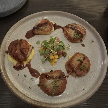 Gordon Ramsay Hell's Kitchen - Scallop appetizer (scam alert one scallop sliced into 5 thin slices ) - New American Near Me - Miami, Florida Gordon Ramsay Hell's Kitchen - Scallop appetizer (scam alert one scallop sliced into 5 thin slices ) - New American Near Me - Miami, Florida
