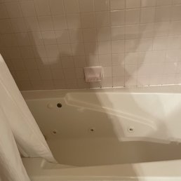 Mold on tub tiles. Super outdated bathroom.