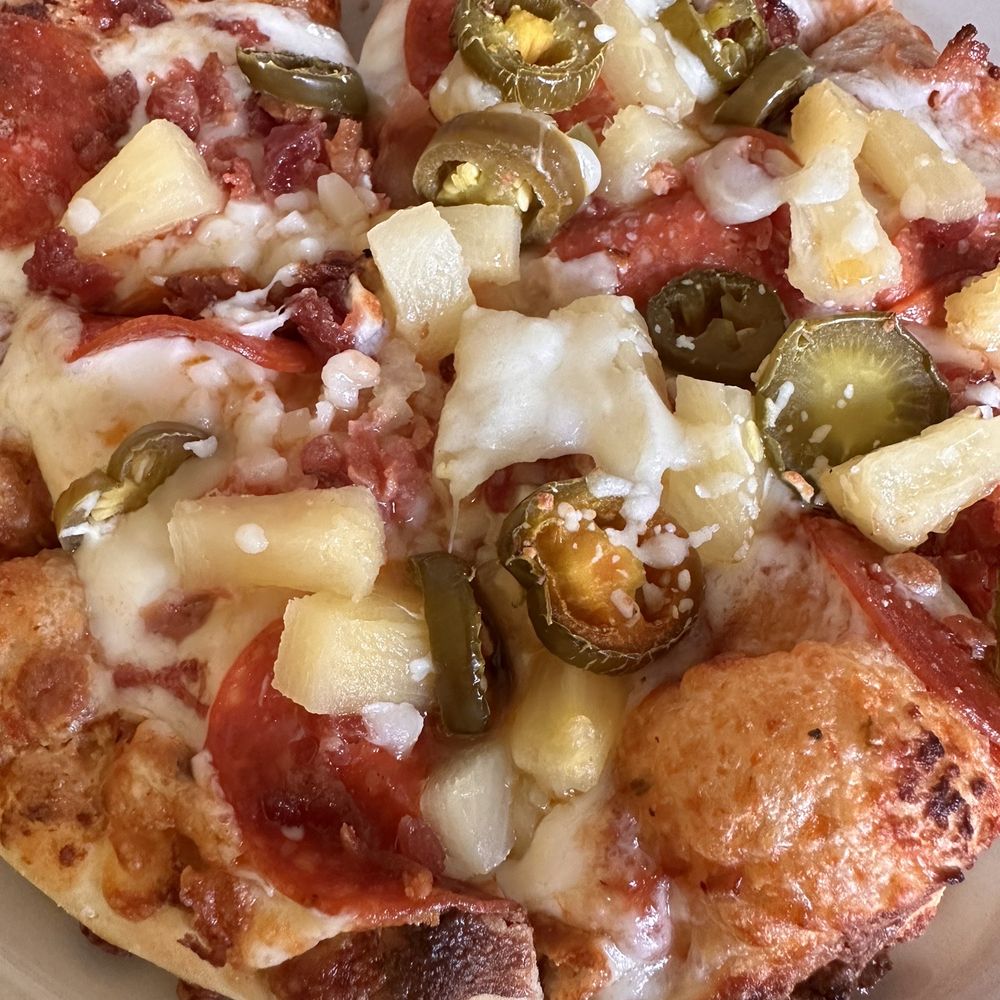 Lowden Zpecial (with bacon and pineapple added) Lowden Zpecial (with bacon and pineapple added)