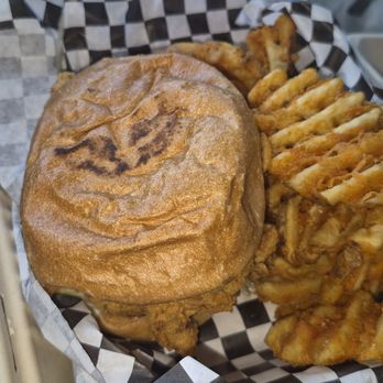 RILEY'S FOOD TRUCK - Southern Fries Chicken Sandwich - Food Trucks Near Me - Vallejo, California RILEY'S FOOD TRUCK - Southern Fries Chicken Sandwich - Food Trucks Near Me - Vallejo, California