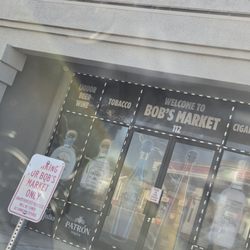Bob's Market - Parking spaces