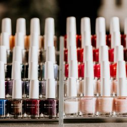 Fresh Facials & Feet - Dazzle Dry nail polish