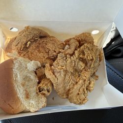 Che's Chicken & Burgers - 2pc Dark Combo includes fries