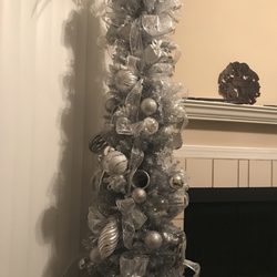 Ritzee Florist & Interior Design - Sharon and her team are amazing!! We love our tree.