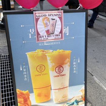 Chun Yang Tea - two drinks and balloons on a sign - Bubble Tea Near Me - Brooklyn, New York