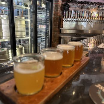 Bottlenose Brewing - Beer flight - Gastropubs Near Me - Jacksonville, Florida