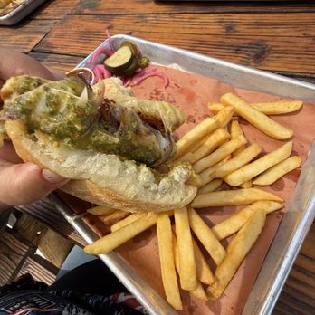 Canyons Barbeque - Sandwich + 2 Sides - Barbeque Near Me - Castro Valley, California