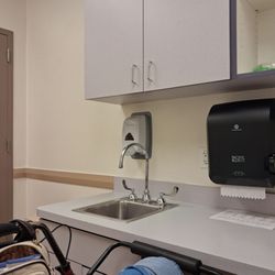 UMC Orthopedic & Spine Institute - Examining room