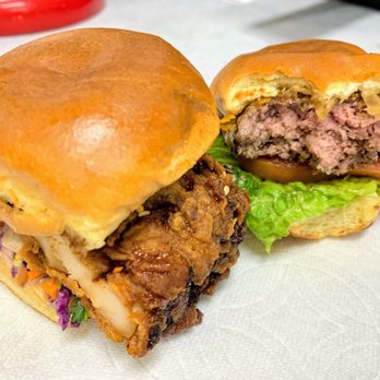 Fete - Chicken and burger sliders - New American Near Me - Honolulu, Hawaii