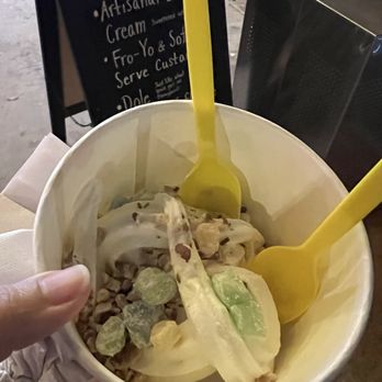 Bloomfield Creamery - Plain yogurt fro yo with almonds and mochi - Ice Cream & Frozen Yogurt Near Me - Pasadena, California