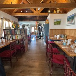 Lucky Hank's Restaurant & Cafe - Interior