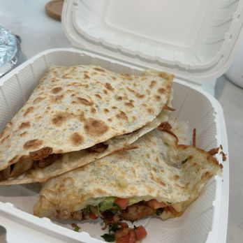 Araujo's Mexican Grill - Super Flour Quesadilla (Harina)*. Very good. Lots of toppings - Tacos Near Me - San Jose, California