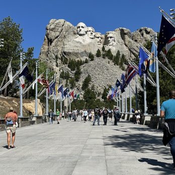 Mount Rushmore National Memorial - Landmarks & Historical Buildings Near Me - Keystone, South Dakota