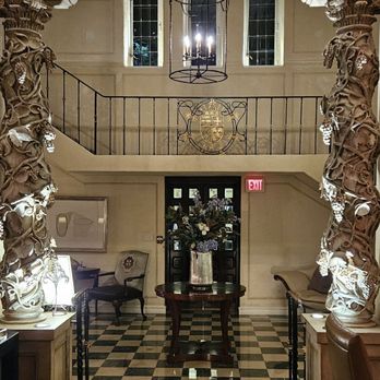 The Mansion Restaurant - Turtle Creek - Twin columns like Bernini's baldacchino in St. Peter's Basilica. - New American Near Me - Dallas, Texas The Mansion Restaurant - Turtle Creek - Twin columns like Bernini's baldacchino in St. Peter's Basilica. - New American Near Me - Dallas, Texas