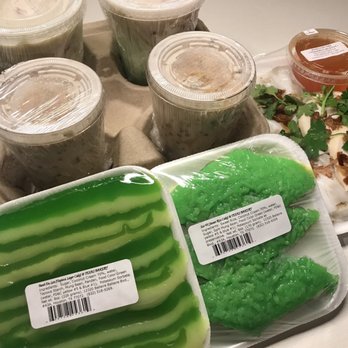 Duc Phuong Thach Che - Assorted goodies - Desserts Near Me - Houston, Texas