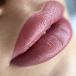 Meg-a-Lashes - Lip blushing