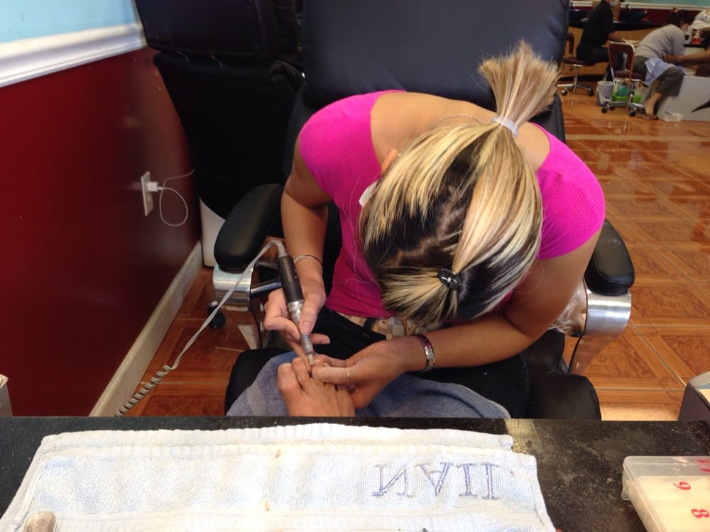 Skylines Nails & Spa Image