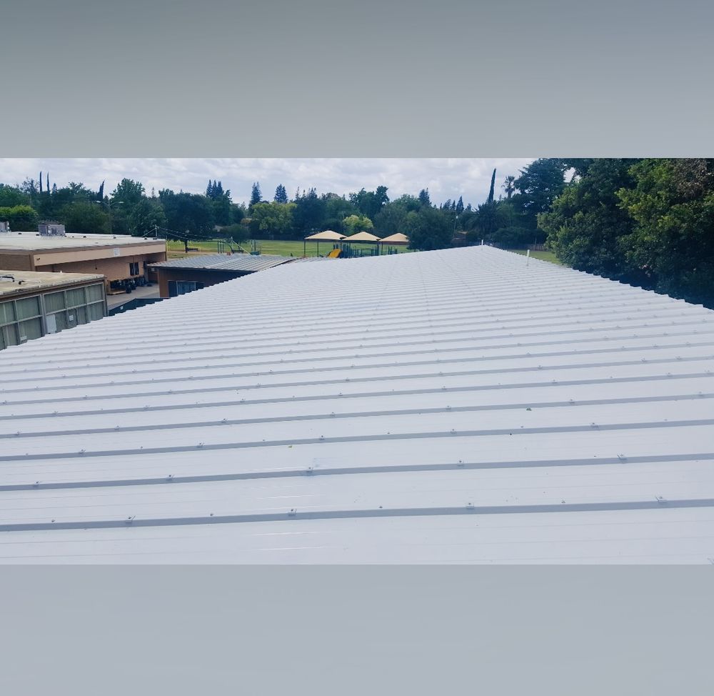 Slide of Izzy Roofing & Waterproofing