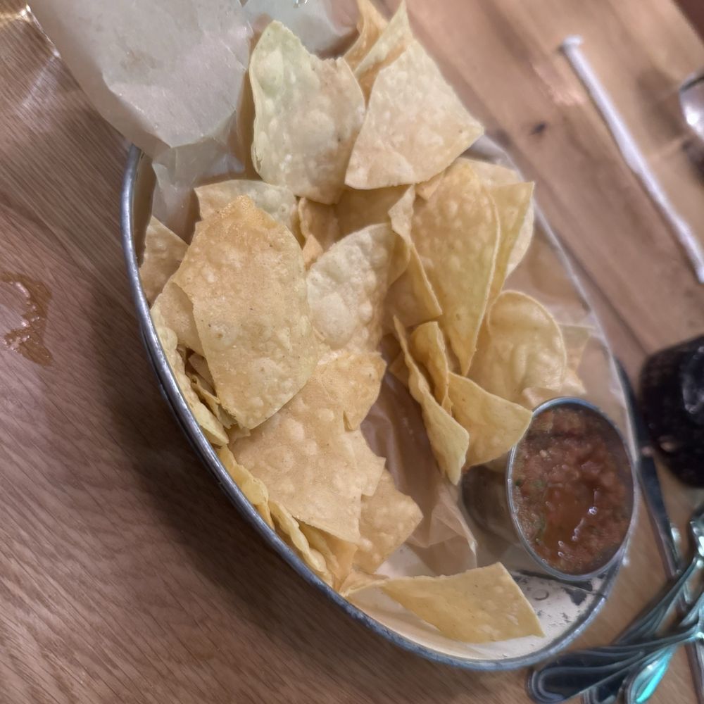 Cinco Ninos - Chips and salsa - Mexican Near Me - Wisconsin Dells, Wisconsin Cinco Ninos - Chips and salsa - Mexican Near Me - Wisconsin Dells, Wisconsin