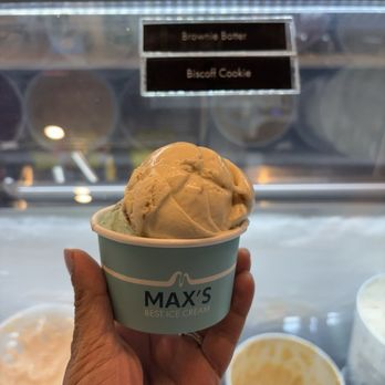 Maxs Best Ice Cream - Biscoff cookies with birthday cake on the bottom - Ice Cream & Frozen Yogurt Near Me - Bethesda, Maryland
