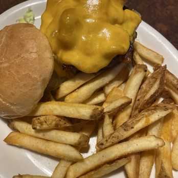 Legends Grille - Bacon Cheddar Burger - American Near Me - Fredericksburg, Virginia