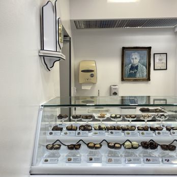 See's Candies - Candy Stores Near Me - San Mateo, California