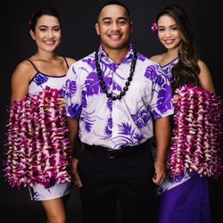 Alii Greeting Service - The greeters of Ali'i Greeting Service, always welcoming you to Hawai'i with a smile, fresh flower leis, and Aloha.