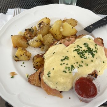 Red House Cafe - Salmon eggs Benedict - Breakfast & Brunch Near Me - Pacific Grove, California Red House Cafe - Salmon eggs Benedict - Breakfast & Brunch Near Me - Pacific Grove, California