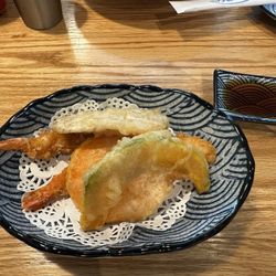 Akira Ramen & Izakaya - Shrimp & vegetable tempura