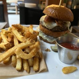 Huuuuge Dovetail Burger