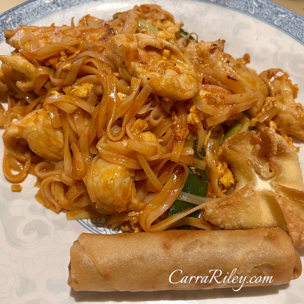Pad Thai chicken lunch special