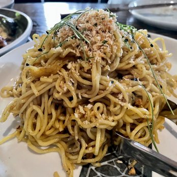 Lineage - Garlic Szechuan Noodles - Green onions, Szechuan oil, garlic crumble - Asian Fusion Near Me - Wailea, Hawaii Lineage - Garlic Szechuan Noodles - Green onions, Szechuan oil, garlic crumble - Asian Fusion Near Me - Wailea, Hawaii