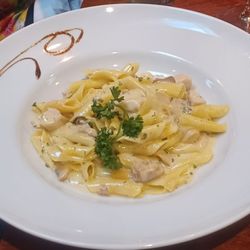 La Fontana - Garganelli con pollo e funghi