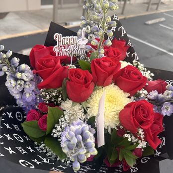 800Rosebig - Bouquet - Florists Near Me - Newport Beach, California 800Rosebig - Bouquet - Florists Near Me - Newport Beach, California