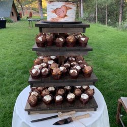 AZ Main Events - Rustic Cake and Cupcake stand