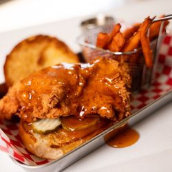 Grille 22 - Spicy chicken sandwich with spicy honey